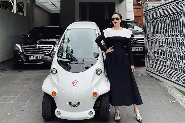 Sao nữ Việt giàu sụ từ khi 16 tuổi: Bố mẹ là trùm bất động sản, rơi vào trầm cảm vì cháy nhà - Ảnh 7.