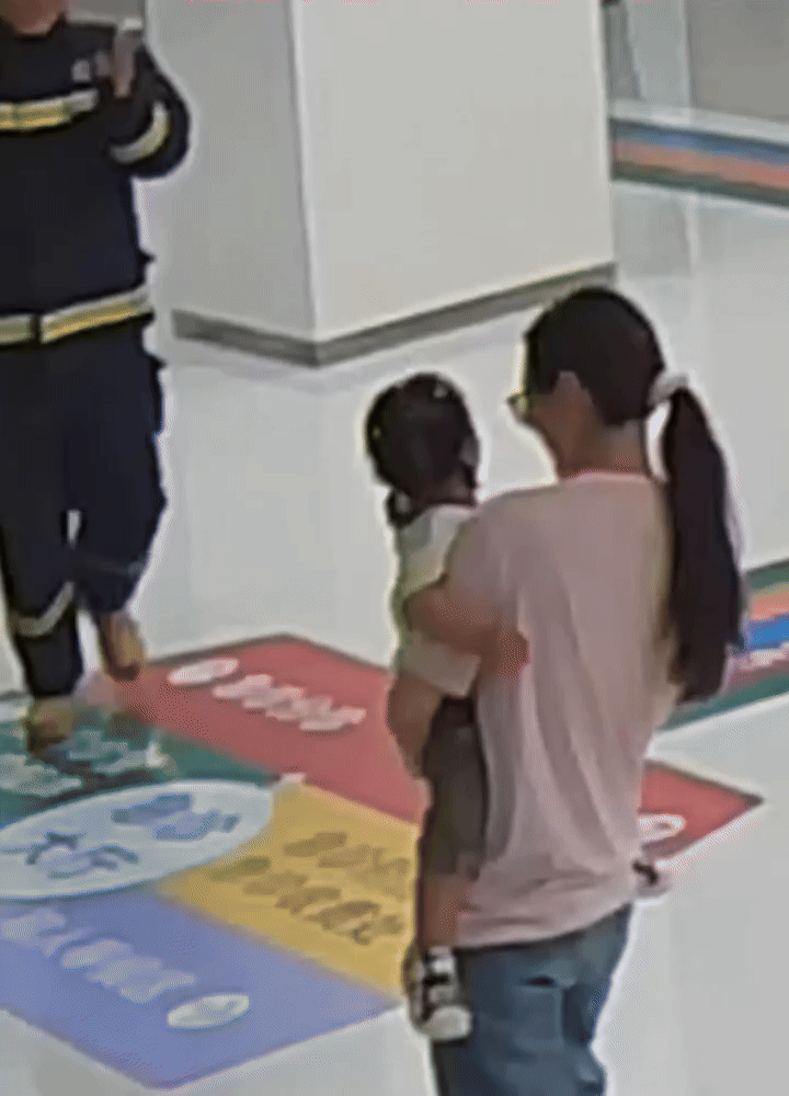 VIDEO: Vợ bắt gặp chồng đưa con người khác đi viện, trong khi con mình sốt cao đang gây xúc động mạnh- Ảnh 2.