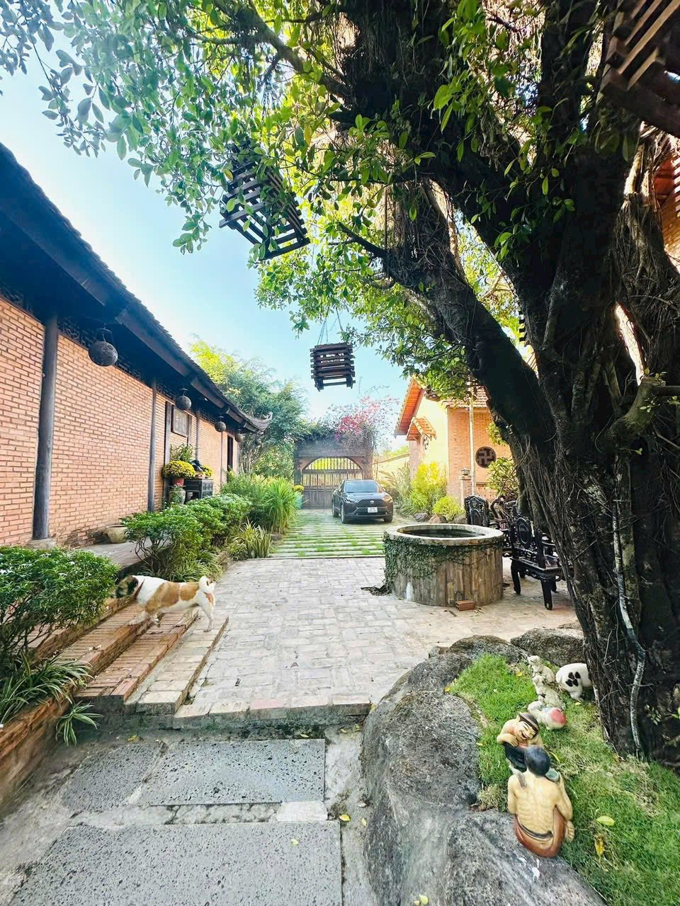 Bên trong biệt phủ 100 tỷ, rộng 16.000 m2 của Hoàng Mập: Giường ngủ 2,3 tỷ, hồ cá 4.000 đô một con - Ảnh 9. Bên trong biệt phủ 100 tỷ, rộng 16.000 m2 của Hoàng Mập: Giường ngủ 2,3 tỷ, hồ cá 4.000 đô một con - Ảnh 9.