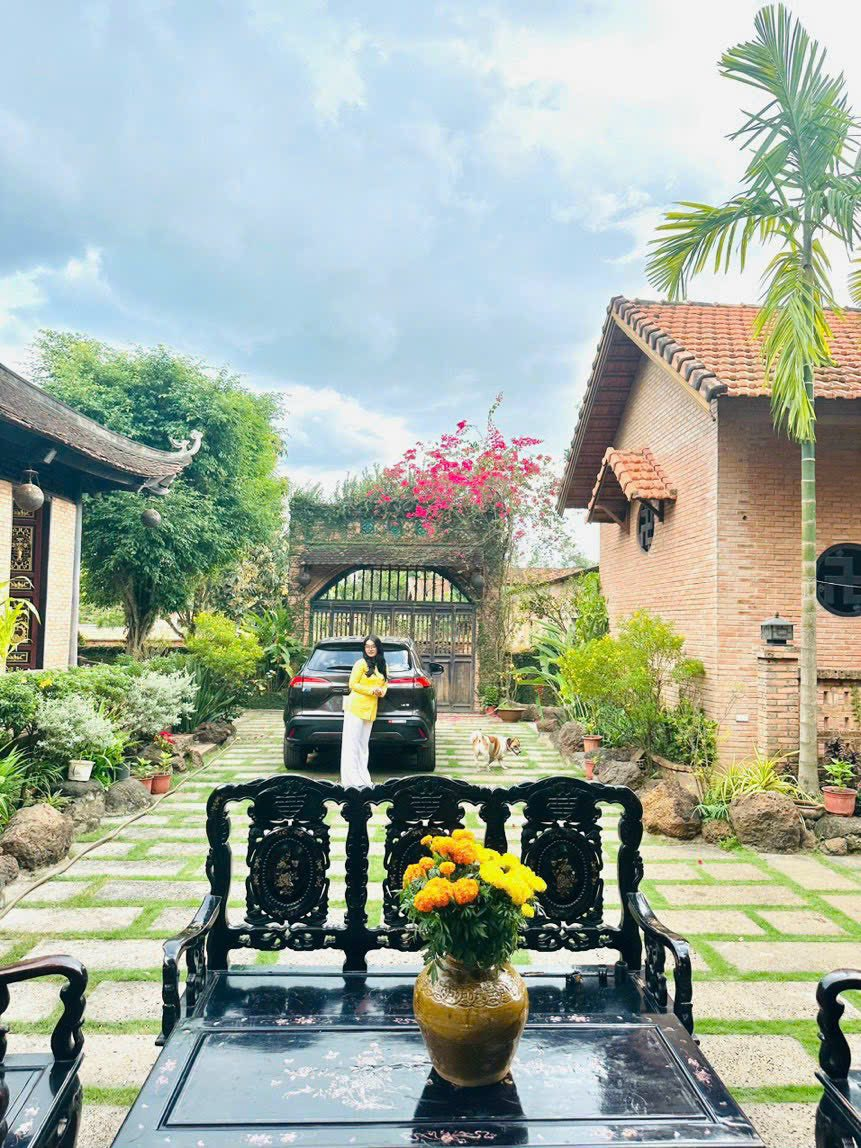 Bên trong biệt phủ 100 tỷ, rộng 16.000 m2 của Hoàng Mập: Giường ngủ 2,3 tỷ, hồ cá 4.000 đô một con - Ảnh 8. Bên trong biệt phủ 100 tỷ, rộng 16.000 m2 của Hoàng Mập: Giường ngủ 2,3 tỷ, hồ cá 4.000 đô một con - Ảnh 8.