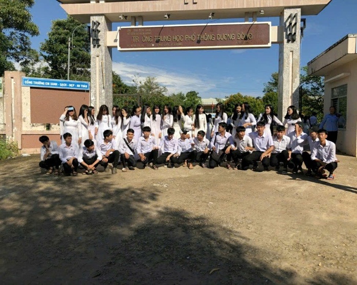 Một học sinh ở Ph&uacute; Quốc than thở v&igrave; phải đ&oacute;ng tiền ủng hộ kỳ thi- Ảnh 1.