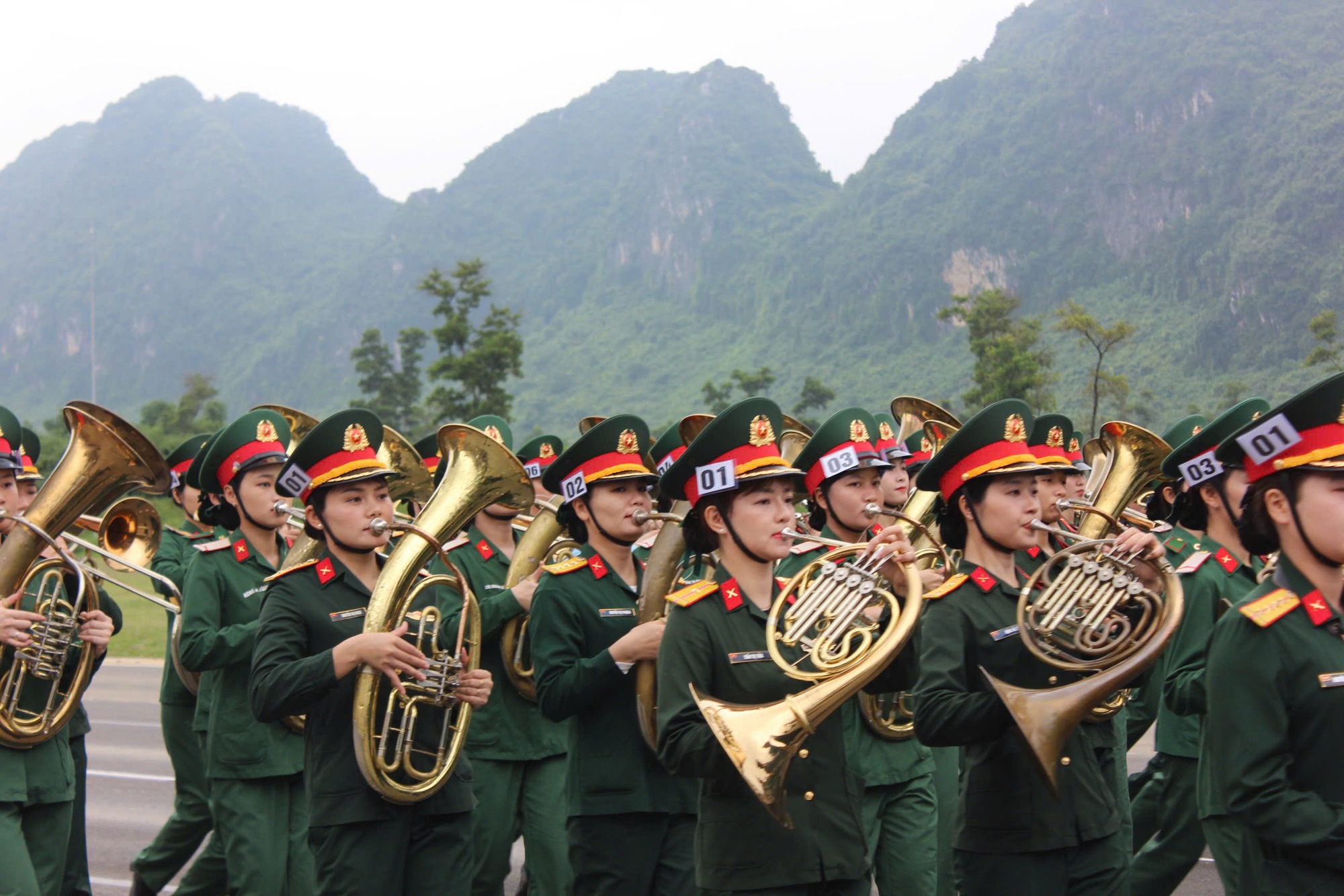 Ngắm các nữ chiến sĩ quân đội xinh đẹp luyện tập diễu binh, diễu hành- Ảnh 4. Ngắm các nữ chiến sĩ quân đội xinh đẹp luyện tập diễu binh, diễu hành- Ảnh 4.