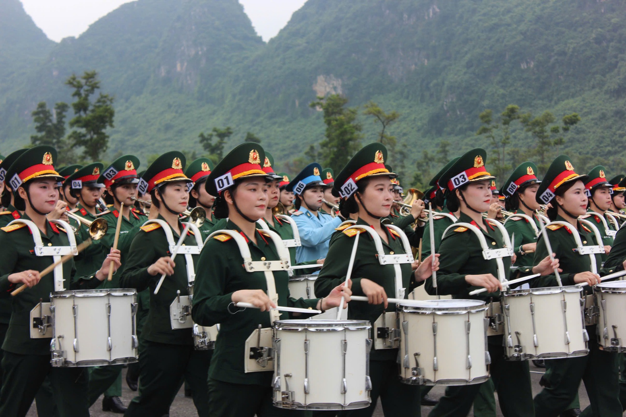 Ngắm các nữ chiến sĩ quân đội xinh đẹp luyện tập diễu binh, diễu hành- Ảnh 5. Ngắm các nữ chiến sĩ quân đội xinh đẹp luyện tập diễu binh, diễu hành- Ảnh 5.