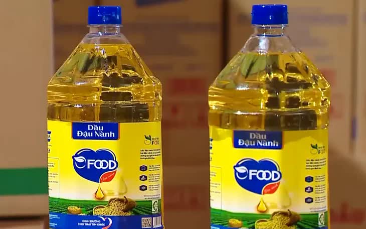 Đường dây sản xuất dầu ăn giả từ thức ăn chăn nuôi: Nguy cơ cho sức khỏe con người - Ảnh 1.