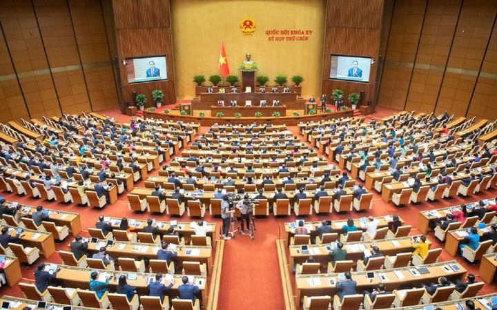 Với đa số đại biểu tham gia biểu quyết tán thành, Quốc hội quyết định thành lập Hội đồng Bầu cử quốc gia gồm 19 thành viên. (Ảnh: Media Quốc hội).