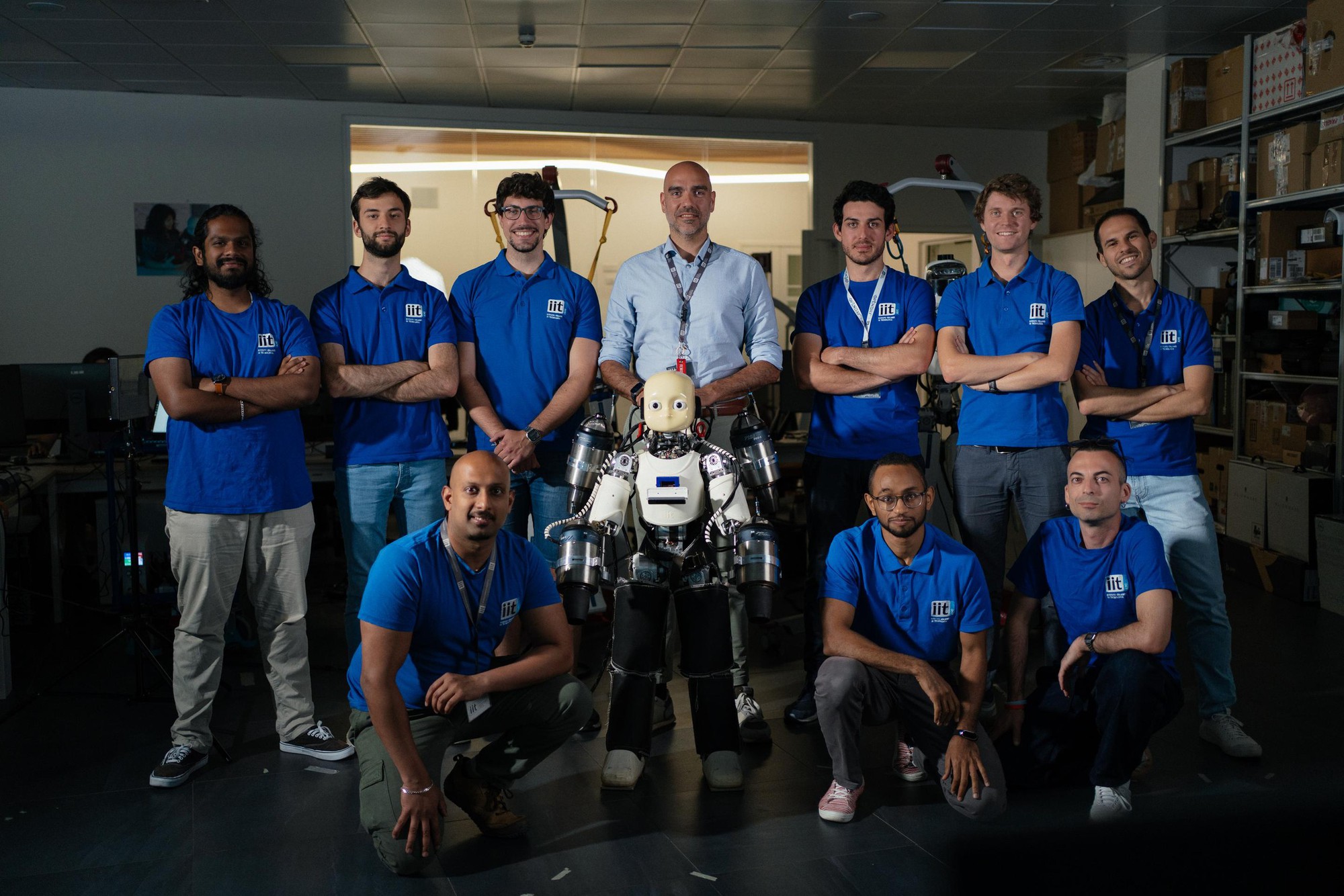 Robot Cứu Hộ Đeo Ba Lô Phản Lực: Từ Ý Tưởng Khoa Học Viễn Tưởng Đến Hiện Thực Đáng Kinh Ngạc- Ảnh 5. Robot Cứu Hộ Đeo Ba Lô Phản Lực: Từ Ý Tưởng Khoa Học Viễn Tưởng Đến Hiện Thực Đáng Kinh Ngạc- Ảnh 5.