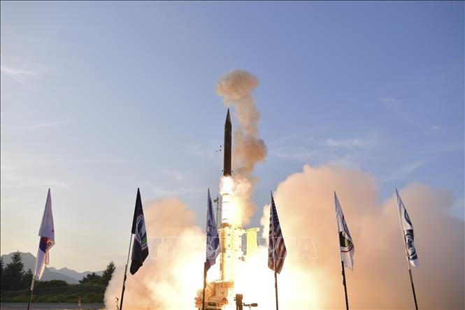 Hệ thống phòng không Israel vượt trội trước tên lửa Iran: Bảo vệ bầu trời an toàn - Ảnh 1.