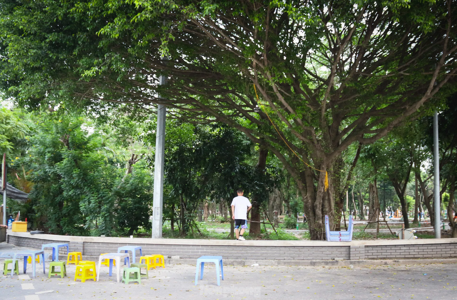 Hiện trạng hai công viên được ‘hồi sinh’ tại Hà Nội - Ảnh 13.
