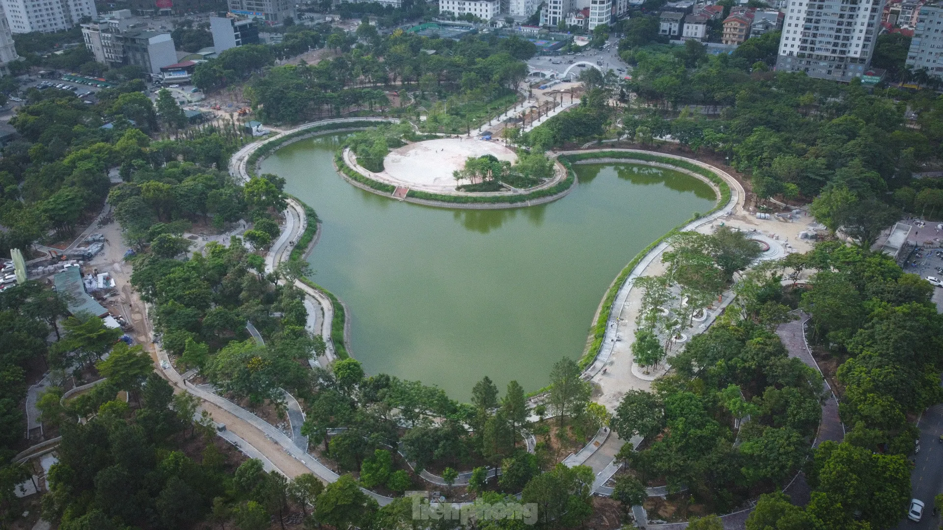 Hiện trạng hai công viên được ‘hồi sinh’ tại Hà Nội - Ảnh 19.