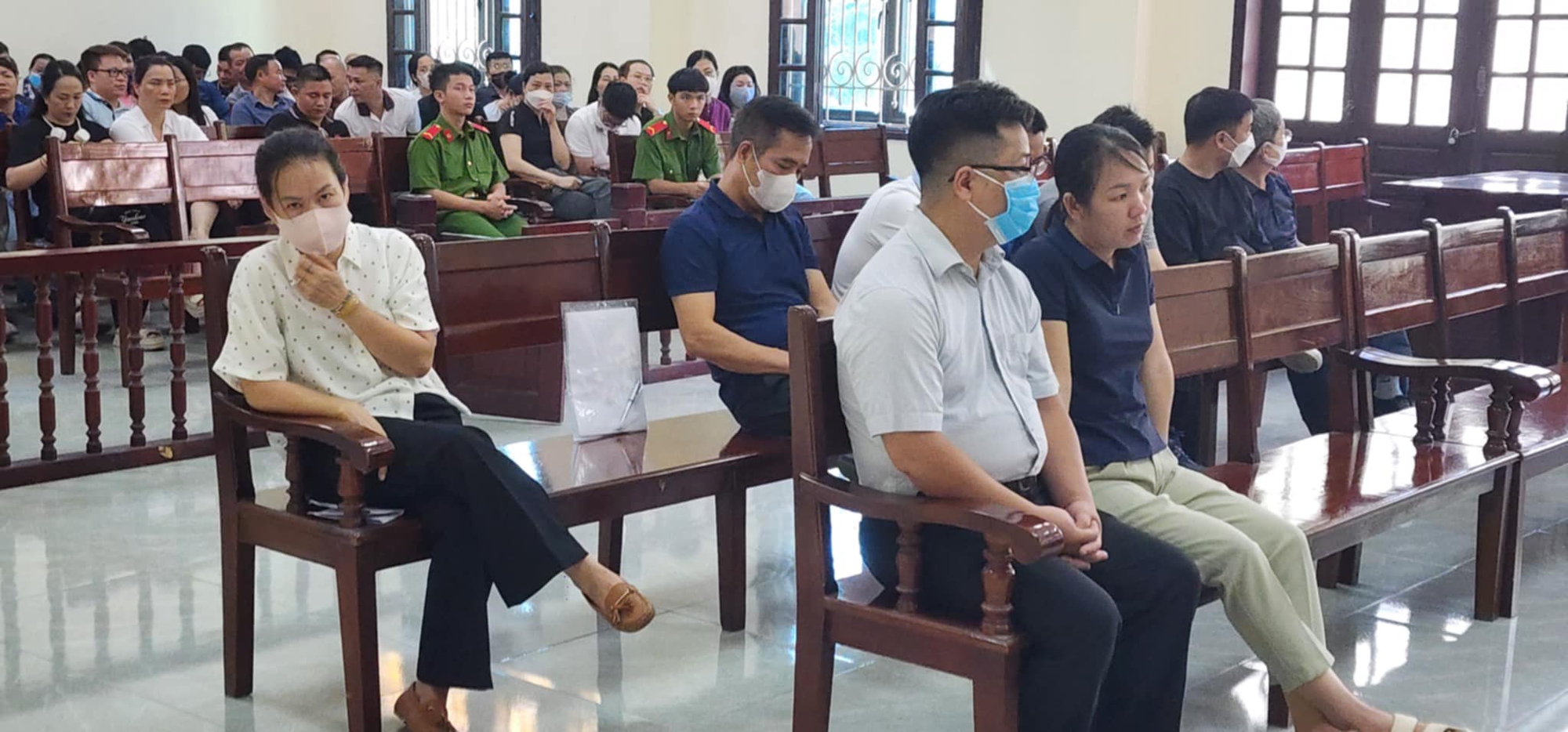 14 Cựu lãnh đạo Hải quan ngó lơ hàng lậu 1800 tỉ đồng ra hầu tòa - Ảnh 2.