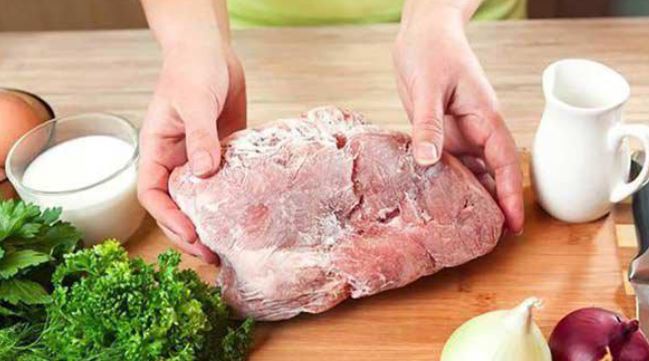 4 đại kỵ khi rã đông thực phẩm, biết mà tránh kẻo "rước hoạ" - Ảnh 1.