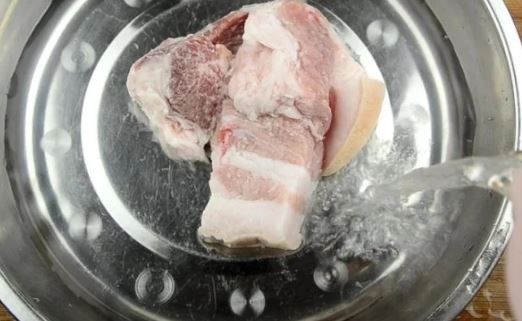 4 đại kỵ khi rã đông thực phẩm, biết mà tránh kẻo "rước hoạ" - Ảnh 2.