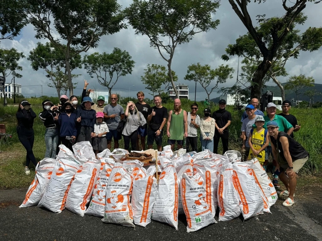 Ch&agrave;ng trai Nga đi nhặt r&aacute;c ở Đ&agrave; Nẵng: "T&ocirc;i y&ecirc;u nơi n&agrave;y như qu&ecirc; hương v&agrave; muốn l&agrave;m điều g&igrave; đ&oacute;"- Ảnh 3.