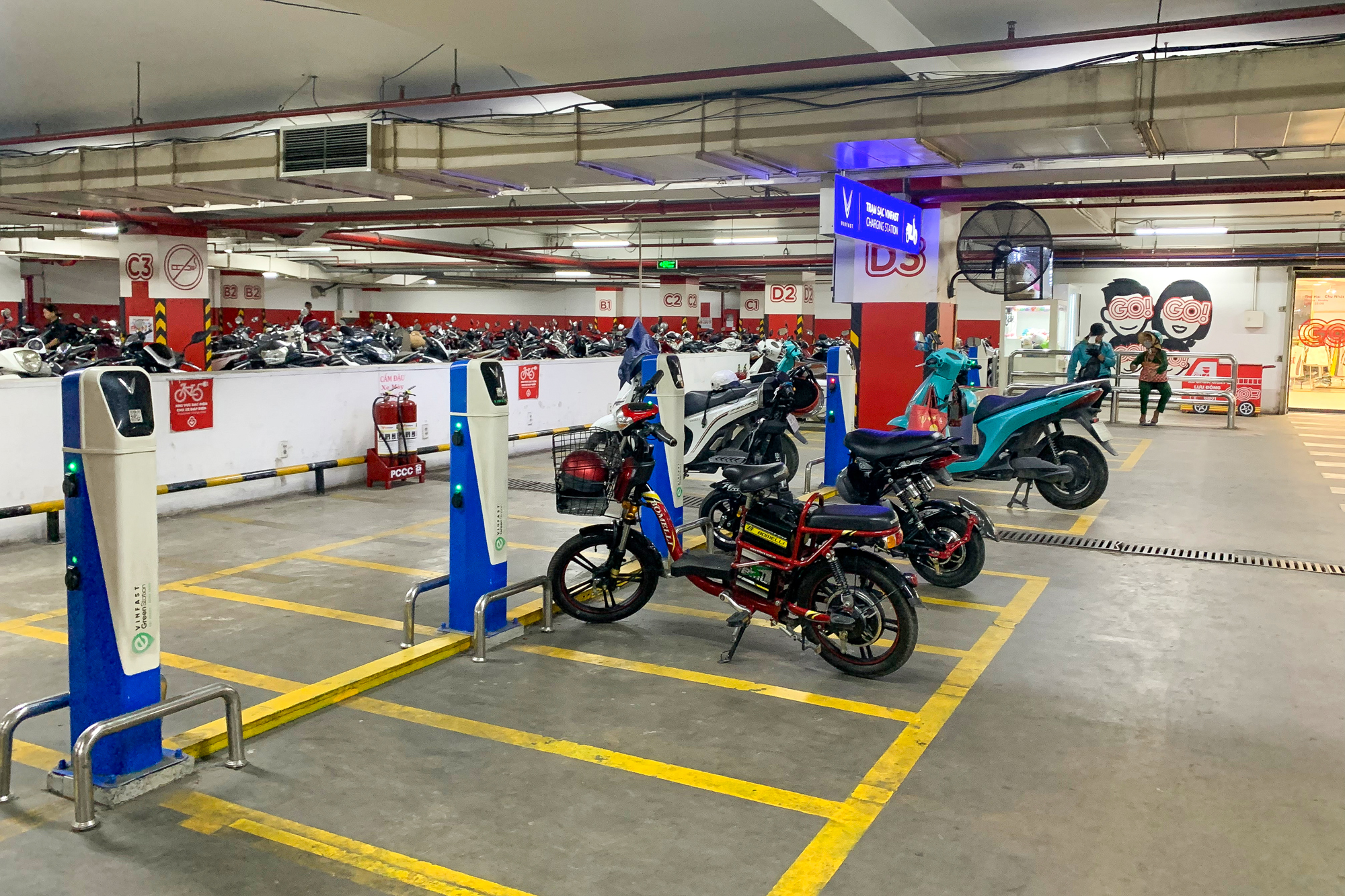 Trạm sạc xe điện phủ khắp nơi, tốc độ triển khai gấp đ&ocirc;i dự kiến, tham vọng 10.000 tỷ của &ocirc;ng Phạm Nhật Vượng dần th&agrave;nh hiện thực- Ảnh 11.