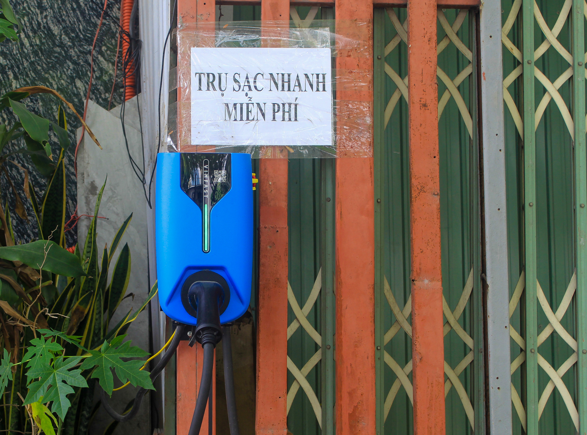 Trạm sạc xe điện phủ khắp nơi, tốc độ triển khai gấp đ&ocirc;i dự kiến, tham vọng 10.000 tỷ của &ocirc;ng Phạm Nhật Vượng dần th&agrave;nh hiện thực- Ảnh 13.