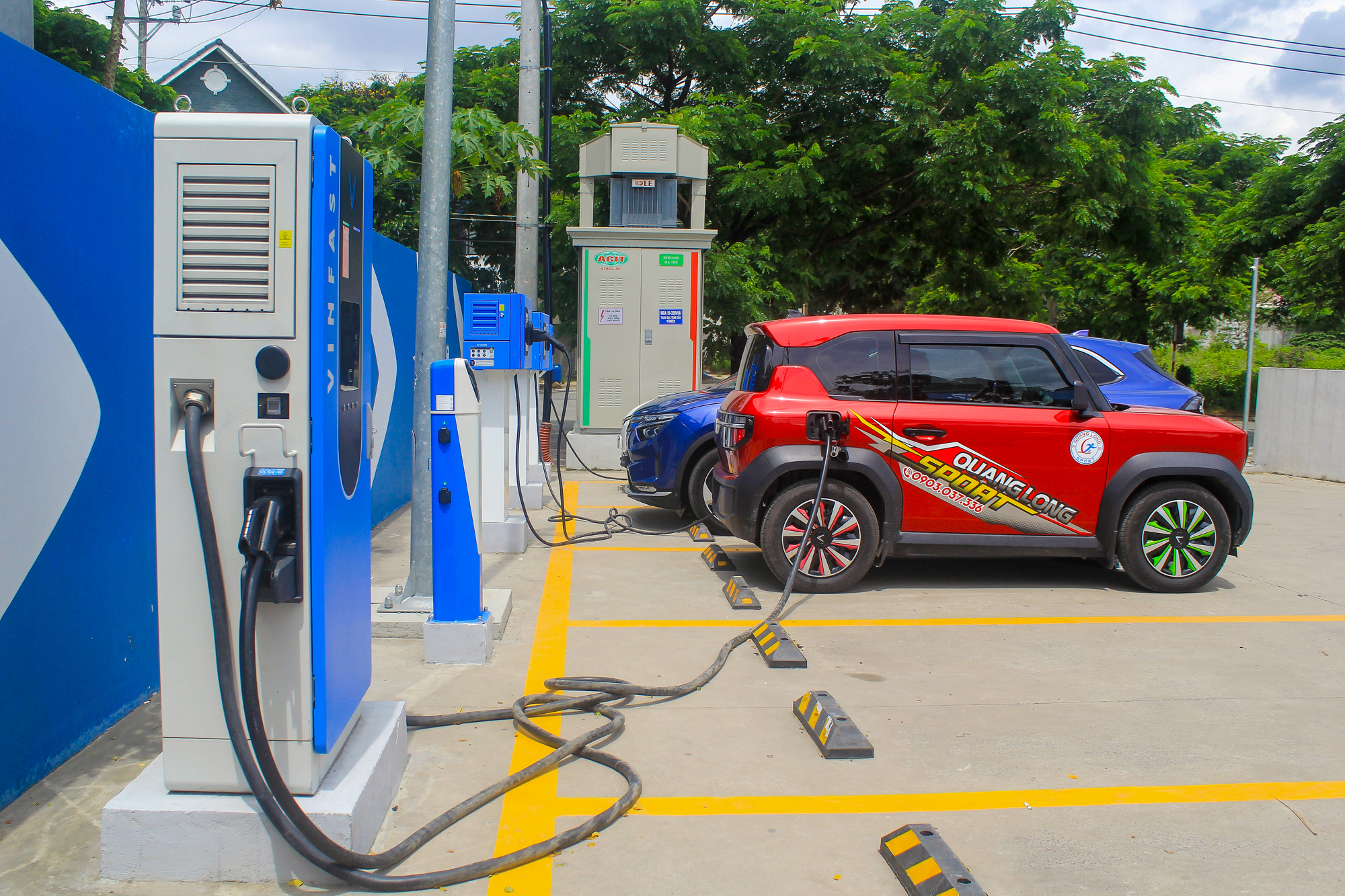 Trạm sạc xe điện phủ khắp nơi, tốc độ triển khai gấp đ&ocirc;i dự kiến, tham vọng 10.000 tỷ của &ocirc;ng Phạm Nhật Vượng dần th&agrave;nh hiện thực- Ảnh 3.