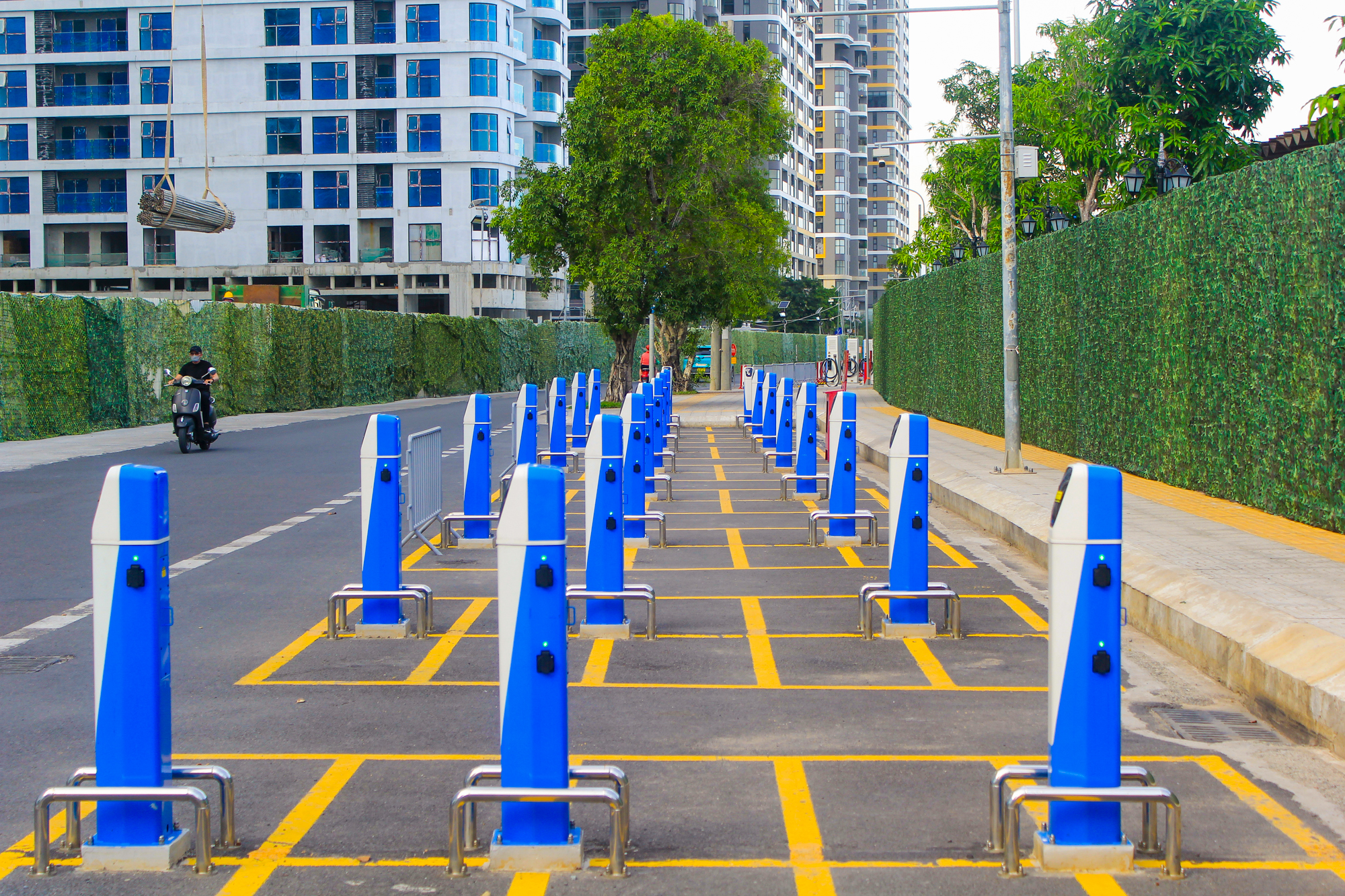 Trạm sạc xe điện phủ khắp nơi, tốc độ triển khai gấp đ&ocirc;i dự kiến, tham vọng 10.000 tỷ của &ocirc;ng Phạm Nhật Vượng dần th&agrave;nh hiện thực- Ảnh 5.