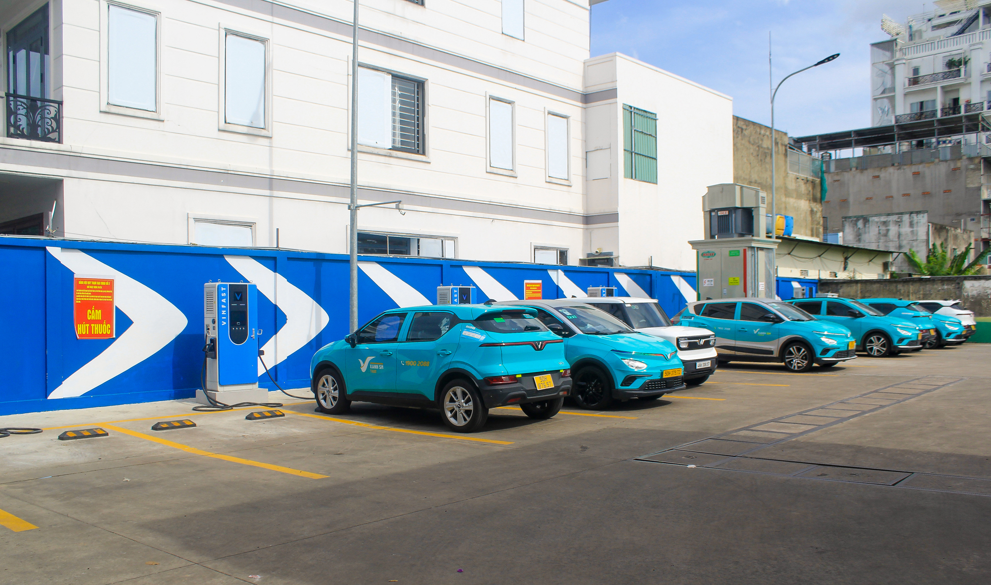 Trạm sạc xe điện phủ khắp nơi, tốc độ triển khai gấp đ&ocirc;i dự kiến, tham vọng 10.000 tỷ của &ocirc;ng Phạm Nhật Vượng dần th&agrave;nh hiện thực- Ảnh 6.