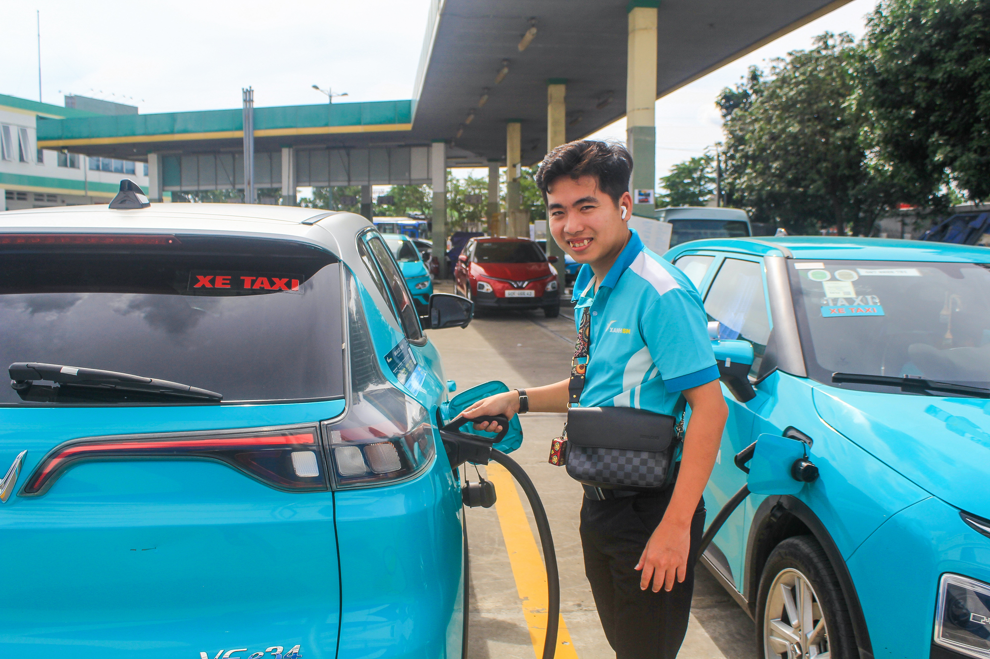 Trạm sạc xe điện phủ khắp nơi, tốc độ triển khai gấp đ&ocirc;i dự kiến, tham vọng 10.000 tỷ của &ocirc;ng Phạm Nhật Vượng dần th&agrave;nh hiện thực- Ảnh 7.