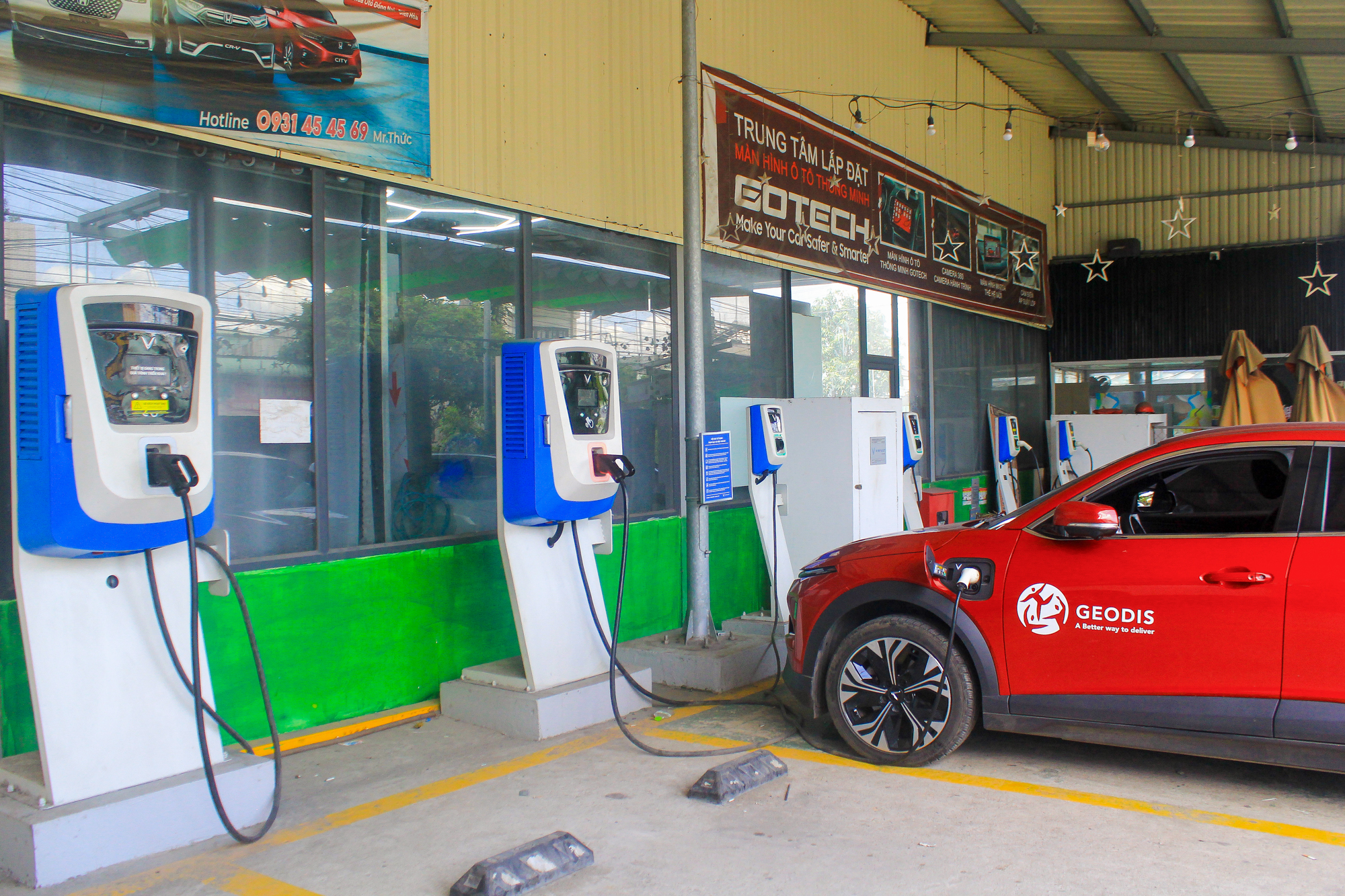 Trạm sạc xe điện phủ khắp nơi, tốc độ triển khai gấp đ&ocirc;i dự kiến, tham vọng 10.000 tỷ của &ocirc;ng Phạm Nhật Vượng dần th&agrave;nh hiện thực- Ảnh 9.