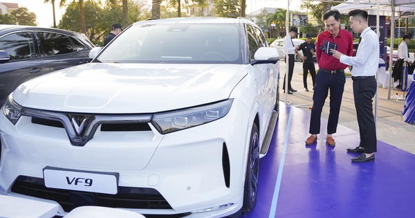 Có thật: Khách Việt chi 800 triệu đồng mua chiếc điện thoại, giá ngang ô tô nhưng không có 5G, AI - Ảnh 4.