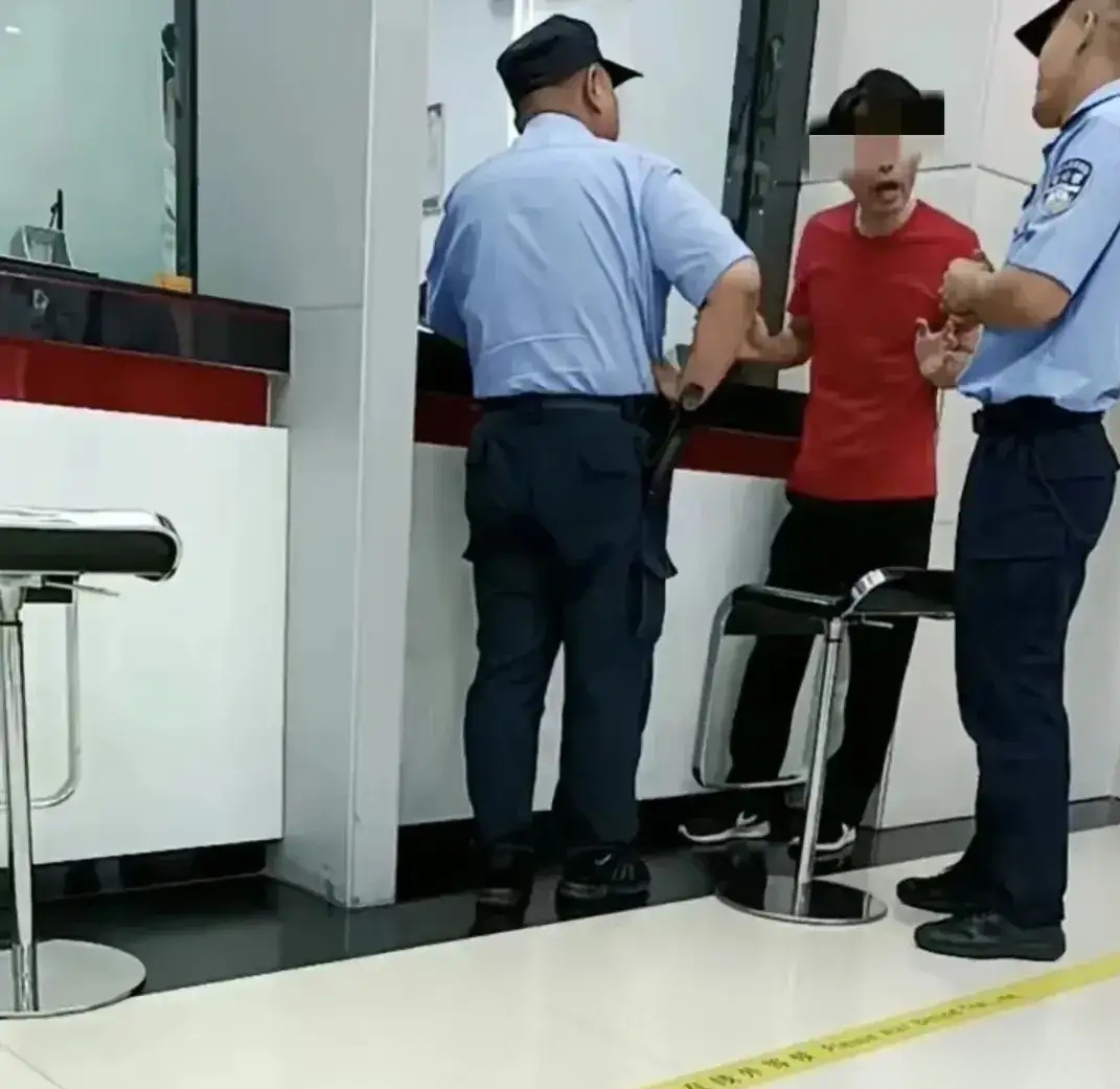 Người đàn ông mất 3, 4 tỷ đồng, phát hiện nợ ngân hàng 5,4 tỷ đồng - Ảnh 1.