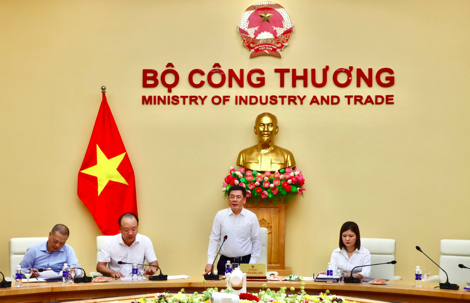 Đề xuất sử dụng xăng E10 từ đầu năm 2026 - Ảnh 1.