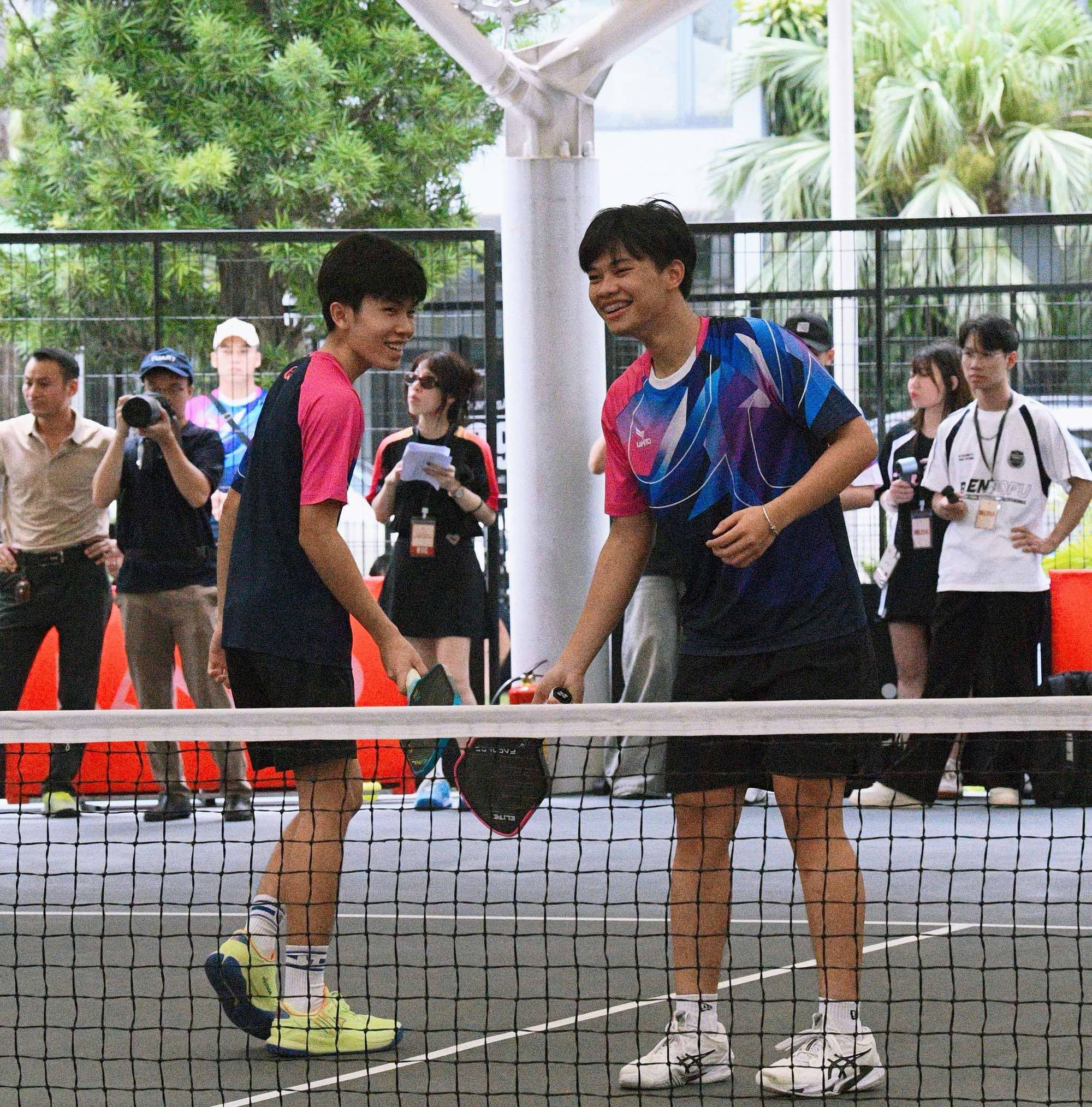 Hiện tượng Pickleball 17 tuổi Tống Nhật Minh: Từng bị ép cầm vợt mà giờ "quật ngã" cả top 2 châu Á - Ảnh 7. Hiện tượng Pickleball 17 tuổi Tống Nhật Minh: Từng bị ép cầm vợt mà giờ "quật ngã" cả top 2 châu Á - Ảnh 7.
