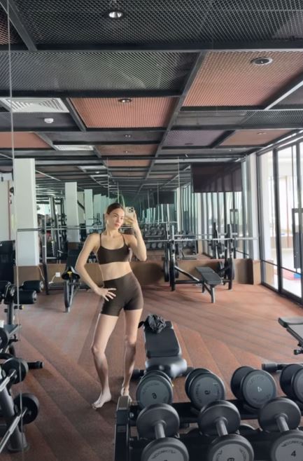 Tuyệt chiêu tập luyện giúp Hồ Ngọc Hà U40 body vẫn “bốc lửa”, nuột nà không tì vết- Ảnh 1.