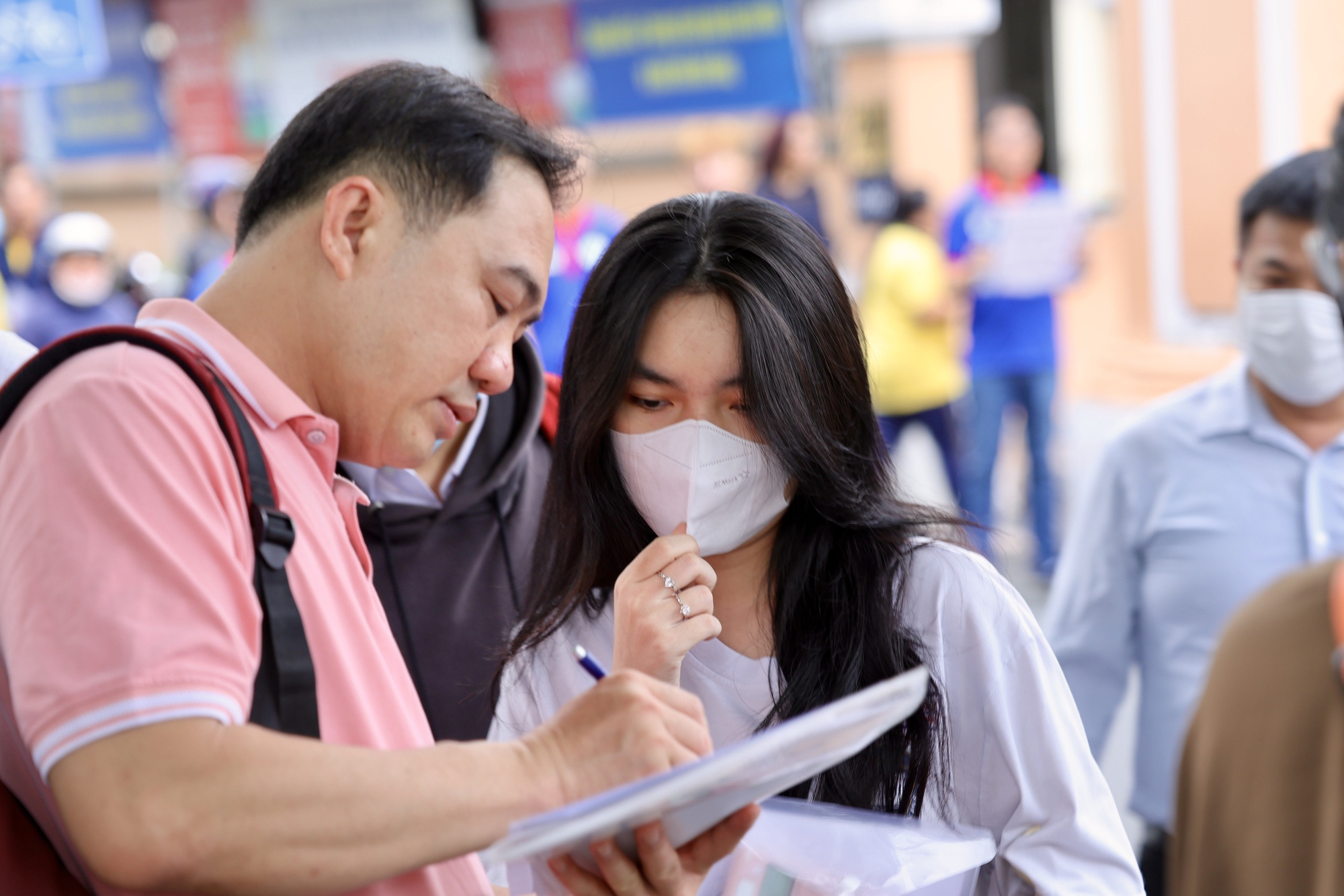 CẬP NHẬT kỳ thi tốt nghiệp THPT 2025: Gần 1 , 17 triệu thí sinh tham gia - Ảnh 32.