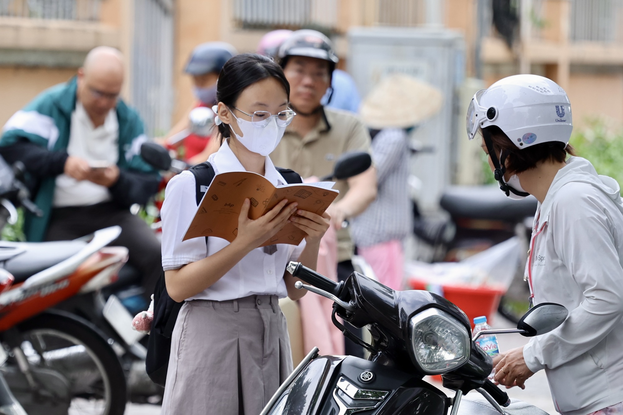 CẬP NHẬT kỳ thi tốt nghiệp THPT 2025: Gần 1 , 17 triệu thí sinh tham gia - Ảnh 31.