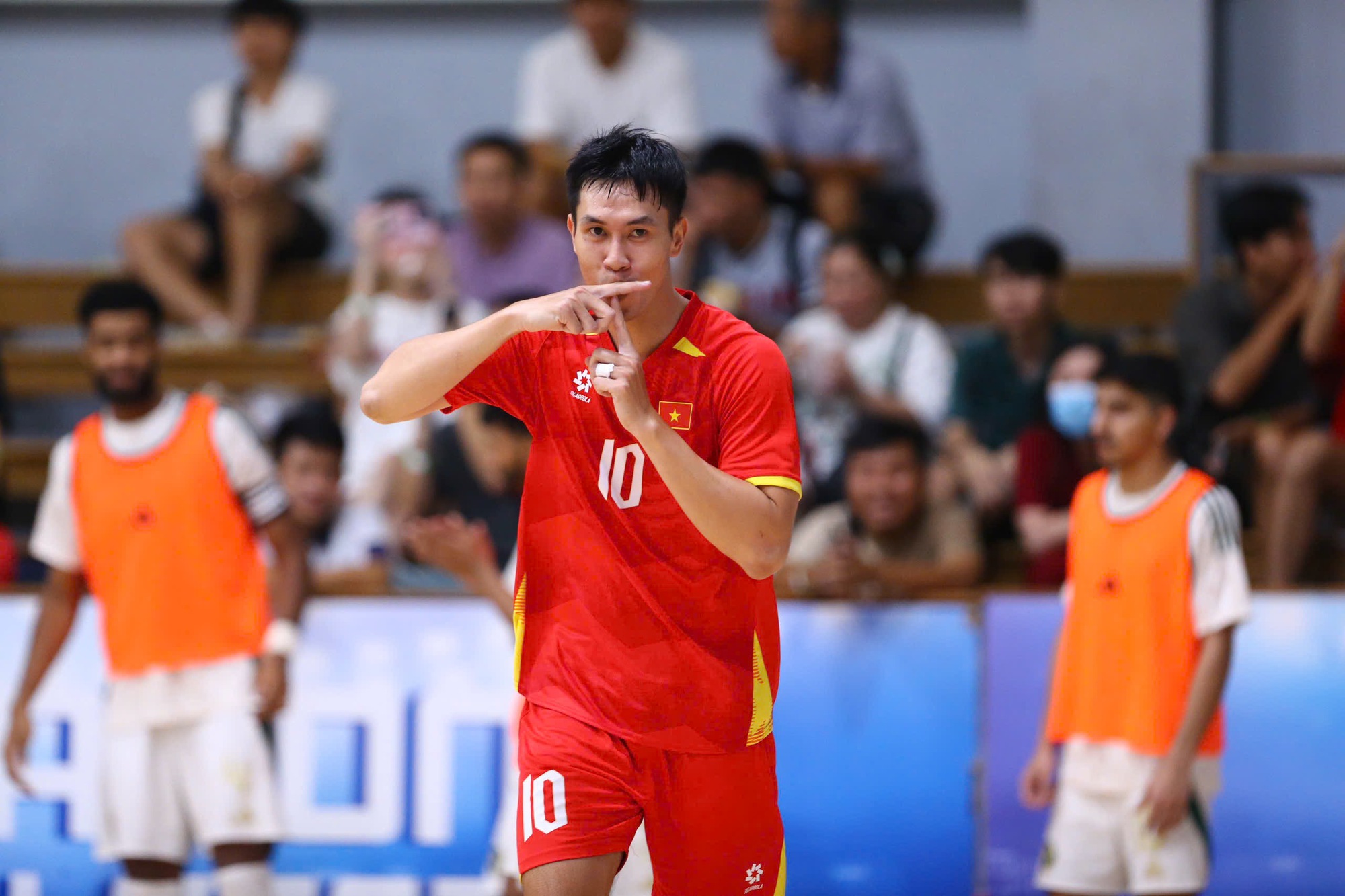 Bốc thăm giải châu Á: Việt Nam gặp Trung Quốc tại bảng đấu khó lường, Indonesia nhận suất đặc cách - Ảnh 2.