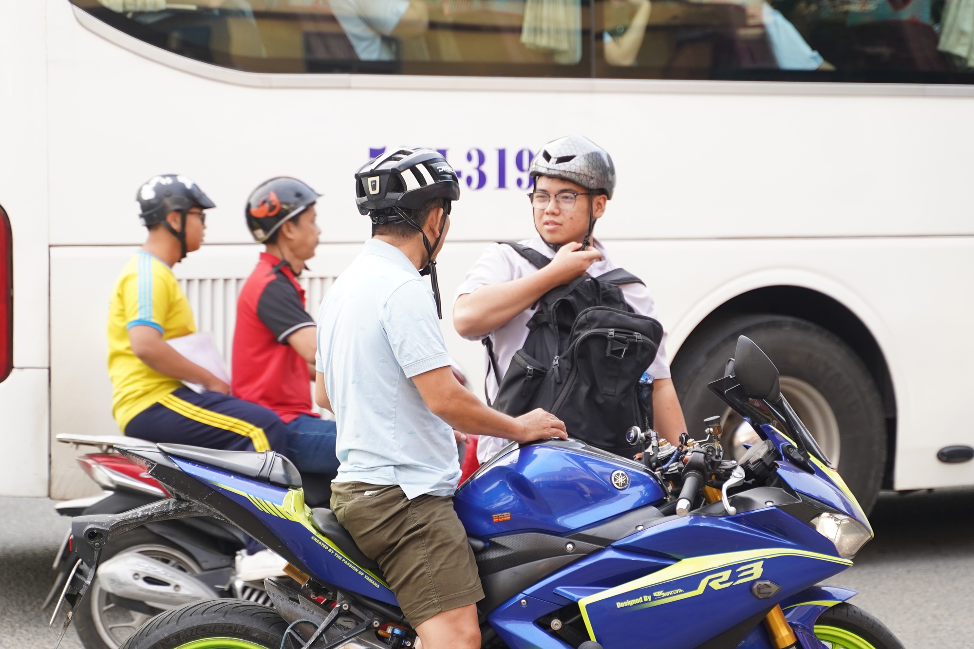 CẬP NHẬT kỳ thi tốt nghiệp THPT 2025: Gần 1 , 17 triệu thí sinh tham gia - Ảnh 24.
