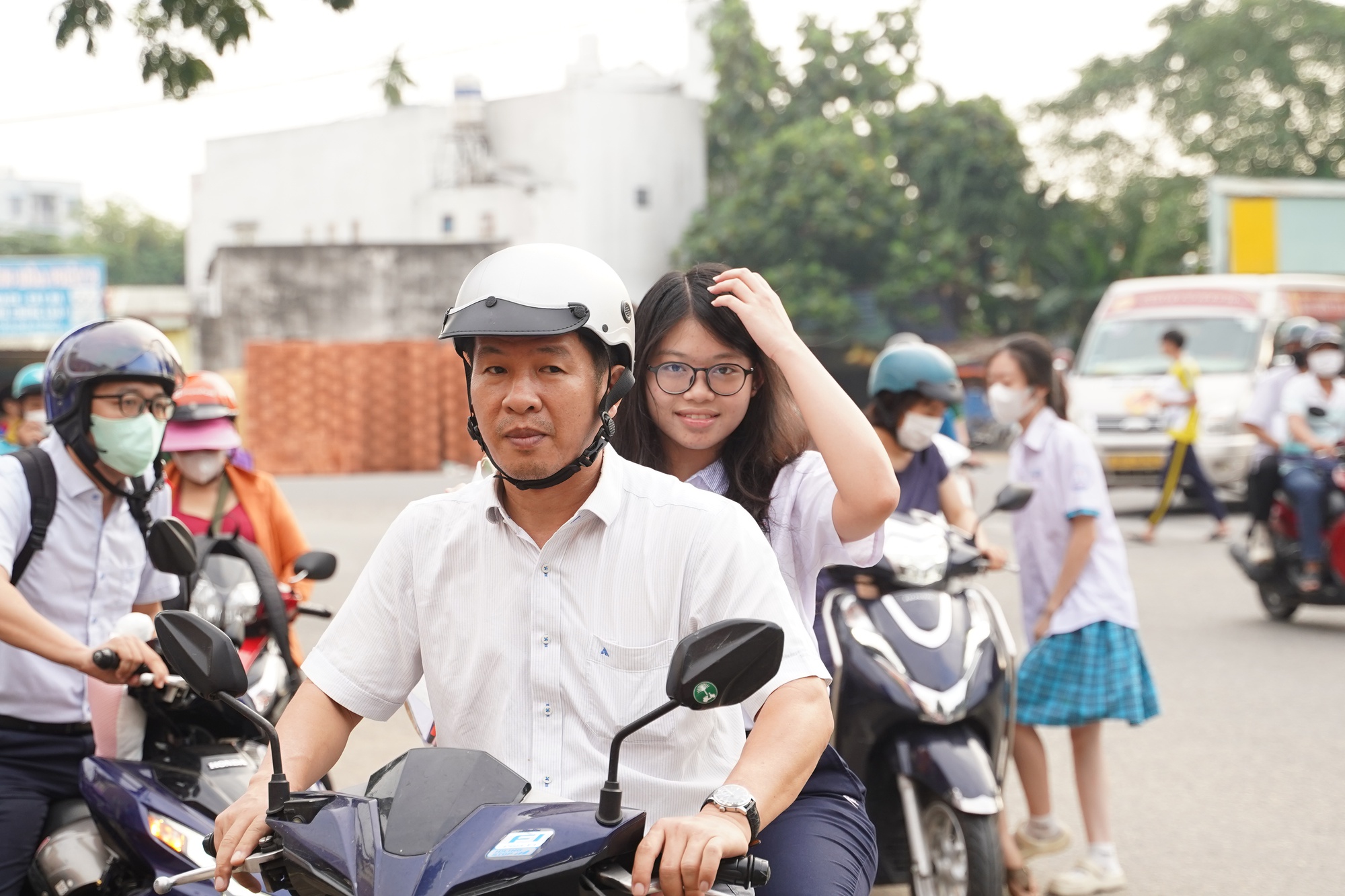 CẬP NHẬT kỳ thi tốt nghiệp THPT 2025: Gần 1 , 17 triệu thí sinh tham gia - Ảnh 23.