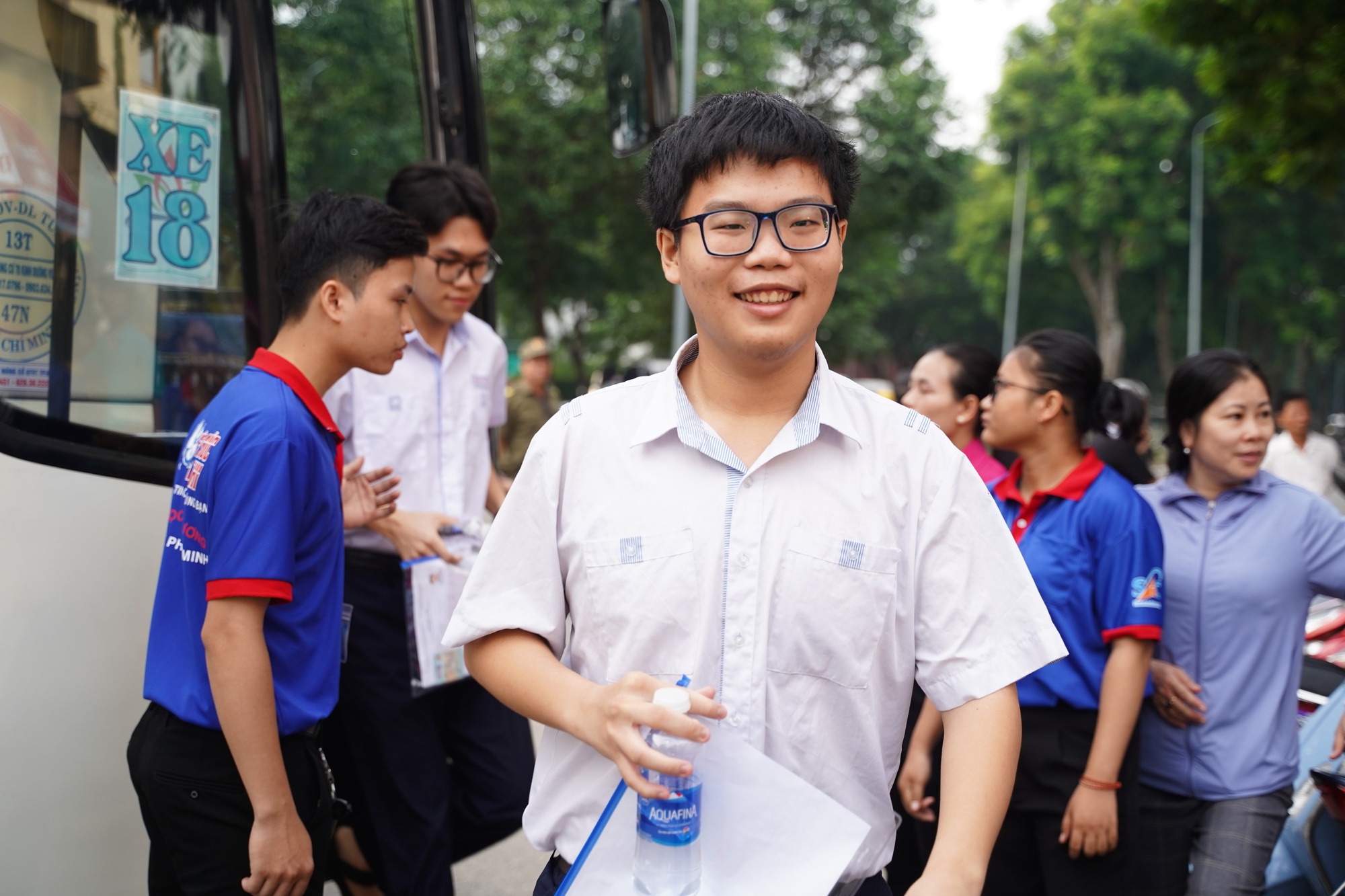 CẬP NHẬT kỳ thi tốt nghiệp THPT 2025: Gần 1 , 17 triệu thí sinh tham gia - Ảnh 35.
