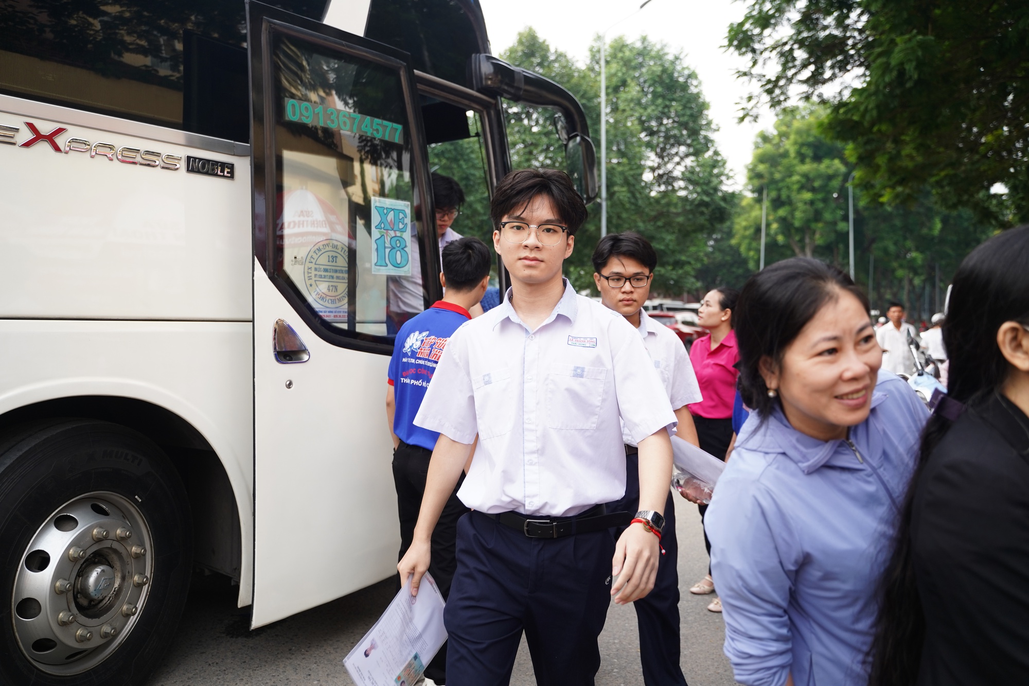 CẬP NHẬT kỳ thi tốt nghiệp THPT 2025: Gần 1 , 17 triệu thí sinh tham gia - Ảnh 34.
