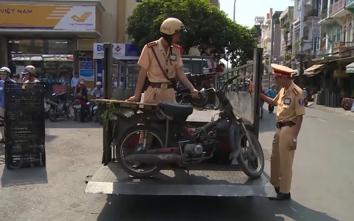 TP Hồ Chí Minh loại bỏ xe máy cũ nát khỏi đô thị - Ảnh 1. TP Hồ Chí Minh loại bỏ xe máy cũ nát khỏi đô thị - Ảnh 1.