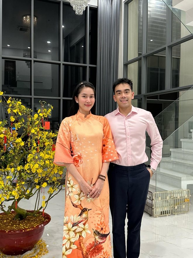 Nhà Sen Vàng mát tay: Dàn hậu lần lượt Nhà Sen Vàng mát tay: Dàn hậu lần lượt