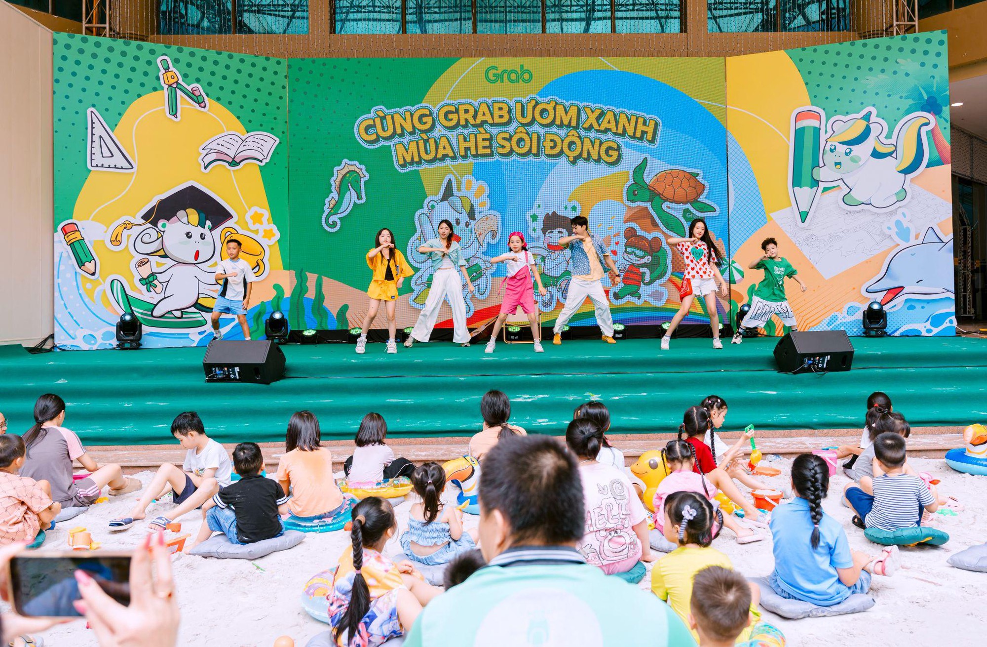 Hàng trăm gia đình đối tác tham gia Ngày hội gia đình Grab 2025: Vỡ òa cảm xúc tình thân - Ảnh 7. Hàng trăm gia đình đối tác tham gia Ngày hội gia đình Grab 2025: Vỡ òa cảm xúc tình thân - Ảnh 7.