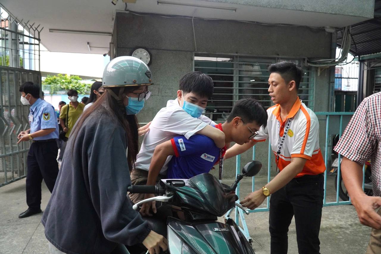 CẬP NHẬT kỳ thi tốt nghiệp THPT 2025: Gần 1 , 17 triệu thí sinh tham gia - Ảnh 19.