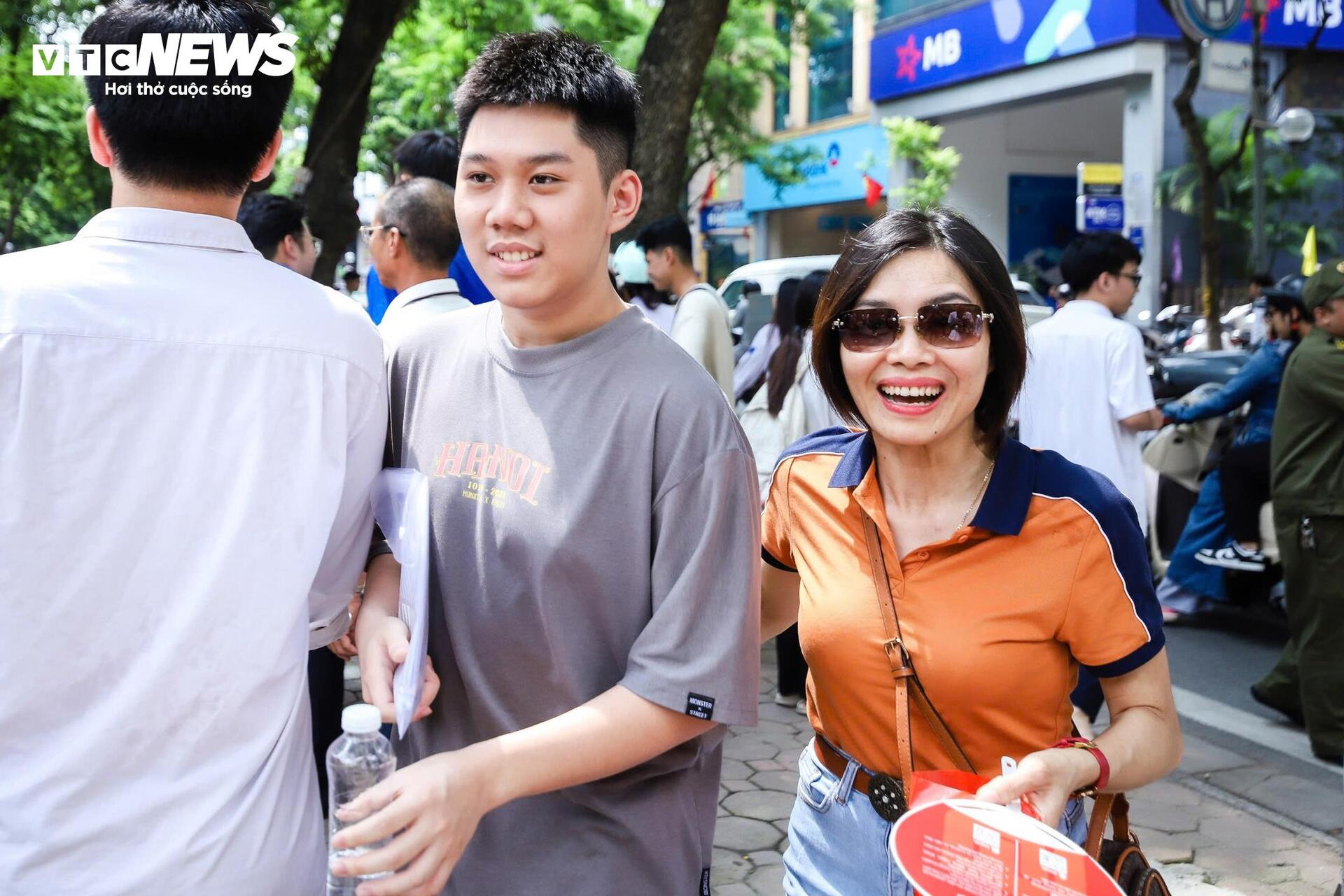 Thí sinh tự tin đạt 9 điểm môn văn tốt nghiệp THPT 2025 - Ảnh 3.