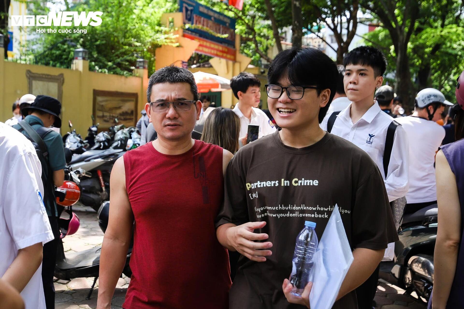 Thí sinh tự tin đạt 9 điểm môn văn tốt nghiệp THPT 2025 - Ảnh 4.