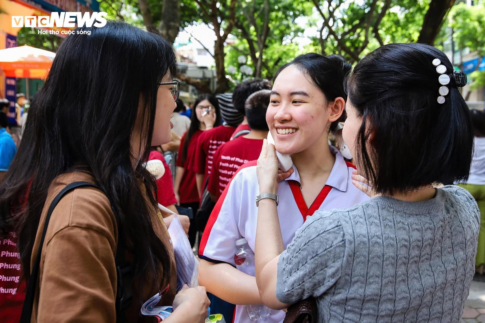 Thí sinh tự tin đạt 9 điểm môn văn tốt nghiệp THPT 2025 - Ảnh 2.