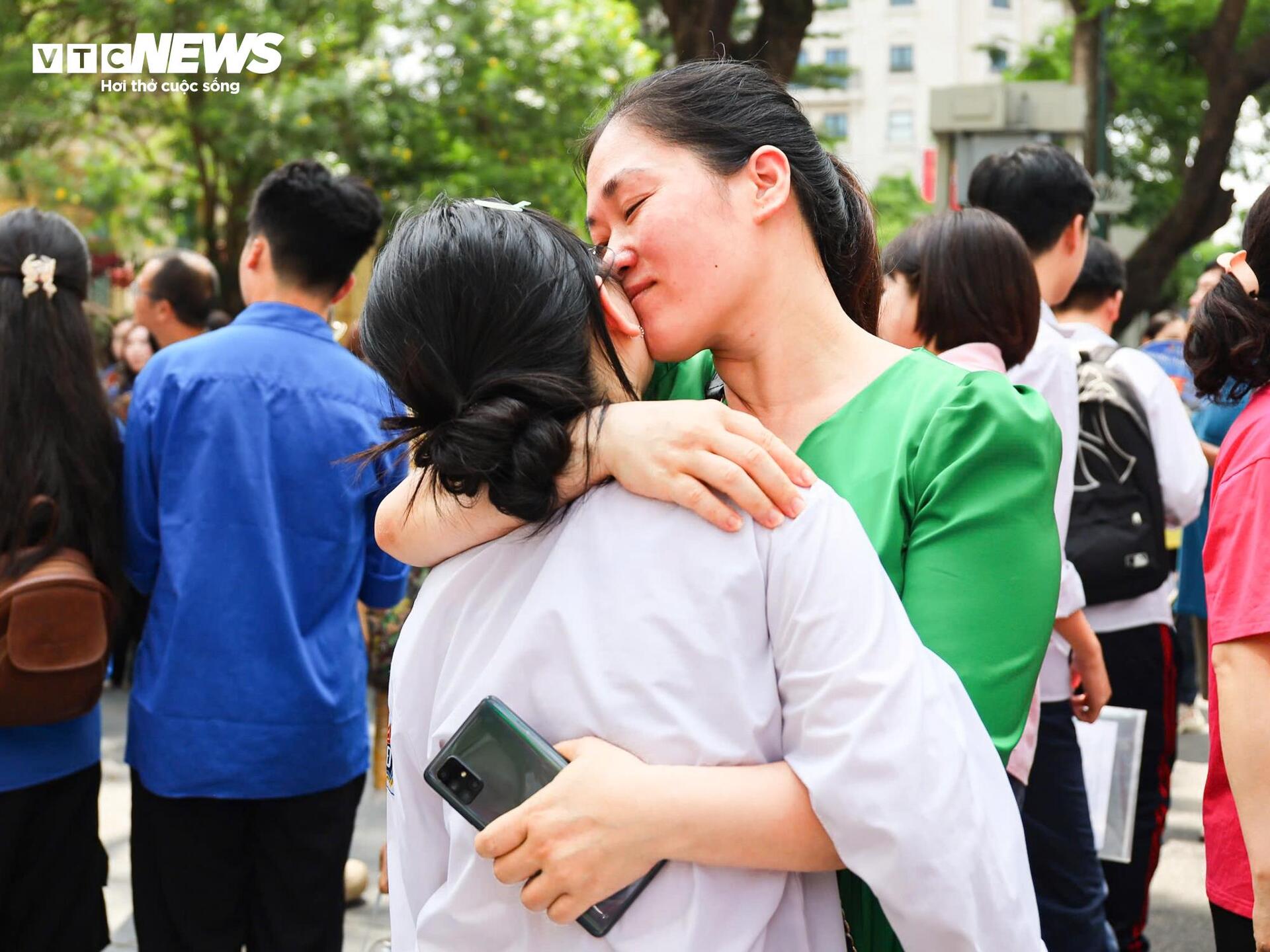 Thí sinh tự tin đạt 9 điểm môn văn tốt nghiệp THPT 2025 - Ảnh 8.