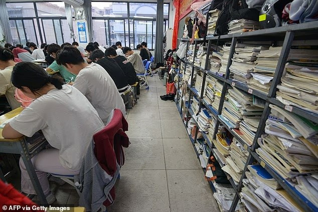 Trung Quốc Tung Tuyệt Chiêu Chống Gian Lận Kỳ Thi Đại Học 3 Trung Quốc Tung Tuyệt Chiêu Chống Gian Lận Kỳ Thi Đại Học - Ảnh 3.