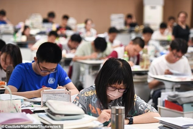 Trung Quốc Tung Tuyệt Chiêu Chống Gian Lận Kỳ Thi Đại Học 4 Trung Quốc Tung Tuyệt Chiêu Chống Gian Lận Kỳ Thi Đại Học - Ảnh 4.