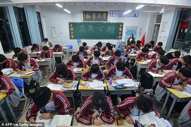 Trung Quốc Tung Tuyệt Chiêu Chống Gian Lận Kỳ Thi Đại Học 5 Trung Quốc Tung Tuyệt Chiêu Chống Gian Lận Kỳ Thi Đại Học - Ảnh 5.