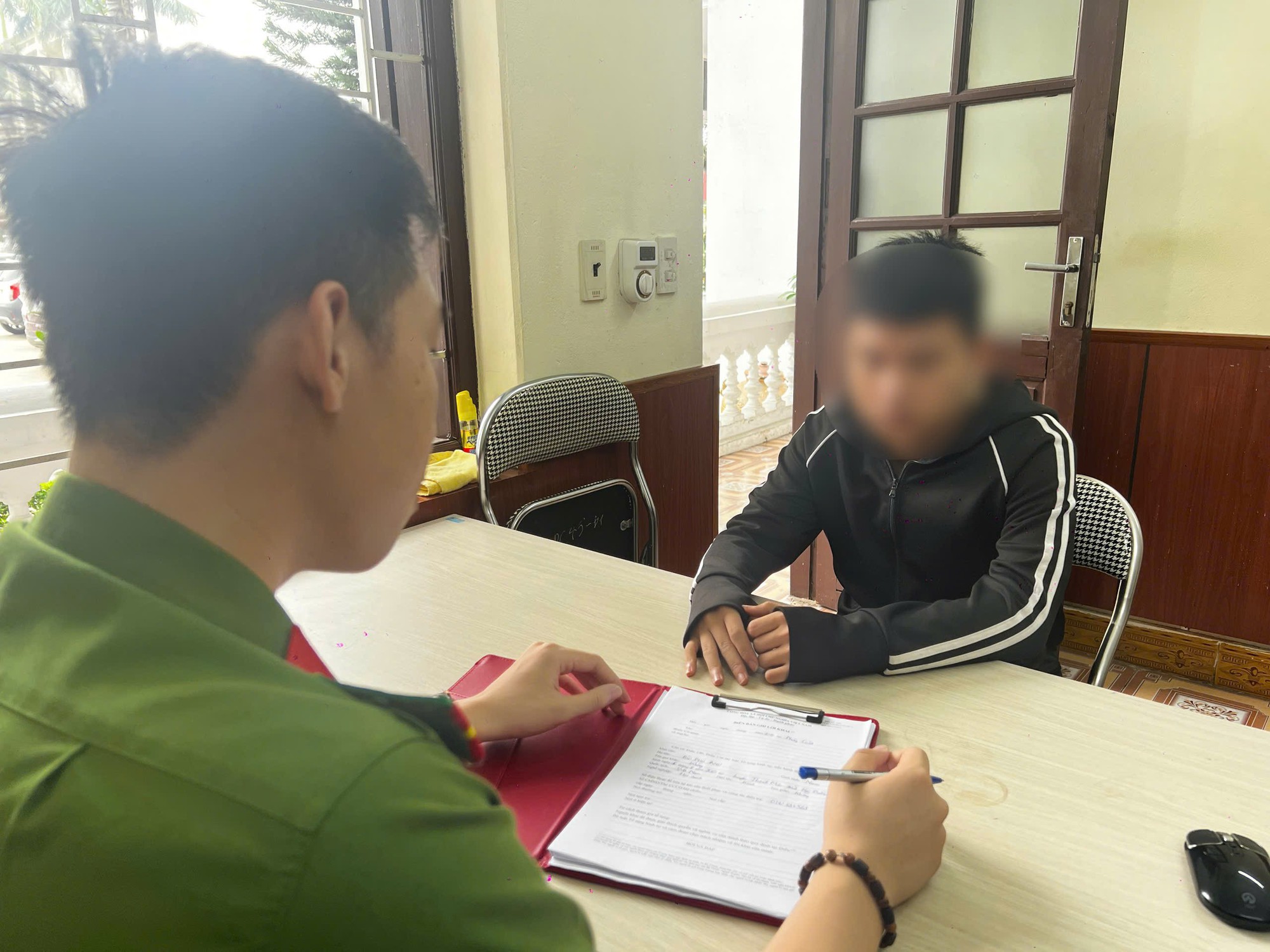 Quan hệ với nữ sinh 13 tuổi , thiếu niên 16 tuổi bị khởi tố hình sự - Ảnh 1. Quan hệ với nữ sinh 13 tuổi , thiếu niên 16 tuổi bị khởi tố hình sự - Ảnh 1.