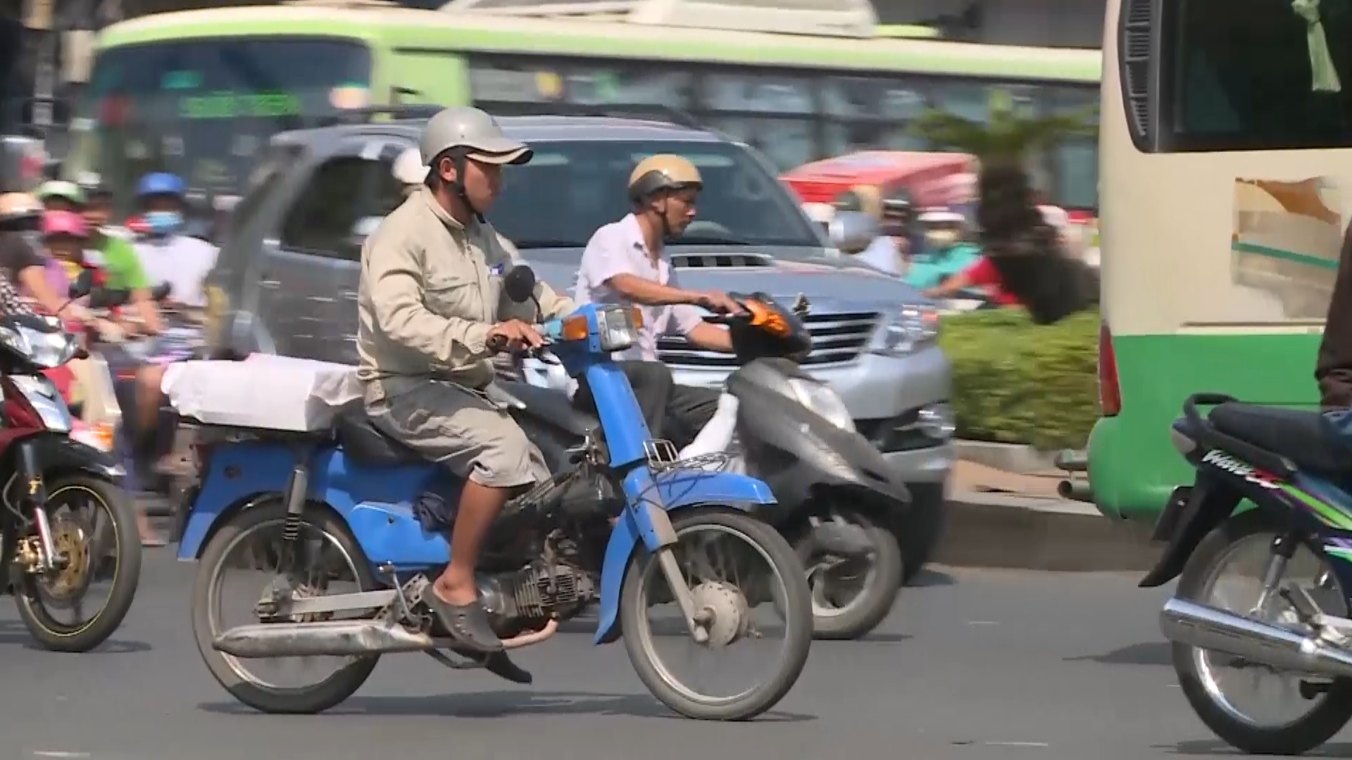 TP Hồ Chí Minh loại bỏ xe máy cũ nát khỏi đô thị - Ảnh 1.