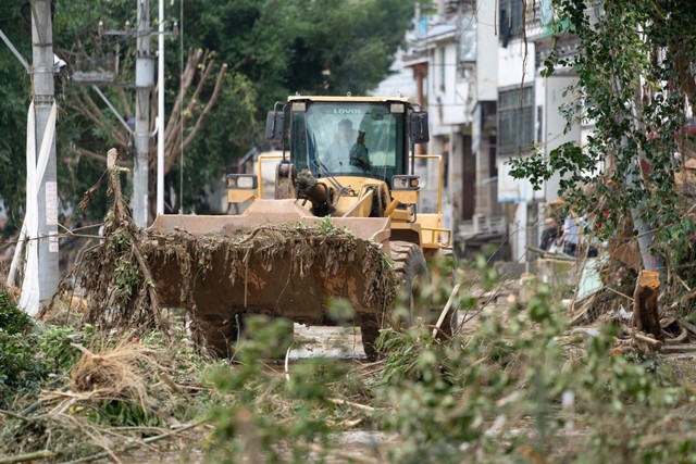 Lũ lịch sử ở Trung Quốc: Những hình ảnh khó tin - Ảnh 4.